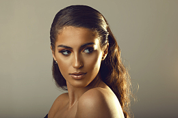 半裸香肩性感美女