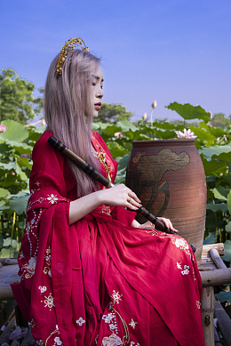 红衣古风美女写真