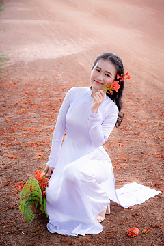 改良旗袍装美女