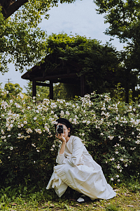 拿相机的文艺女生