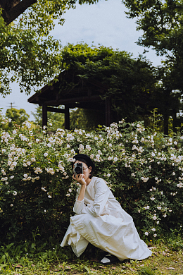 拿相机的文艺女生