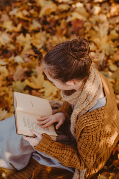 文艺美女看书意境