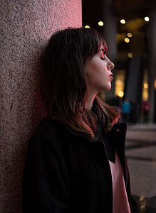 午夜侧颜美女