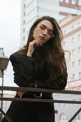 现代知性气质美女