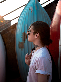 个性男生侧脸头像