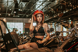 比基尼性感机车美女