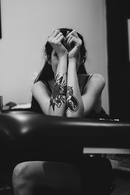 黑白纹身美女