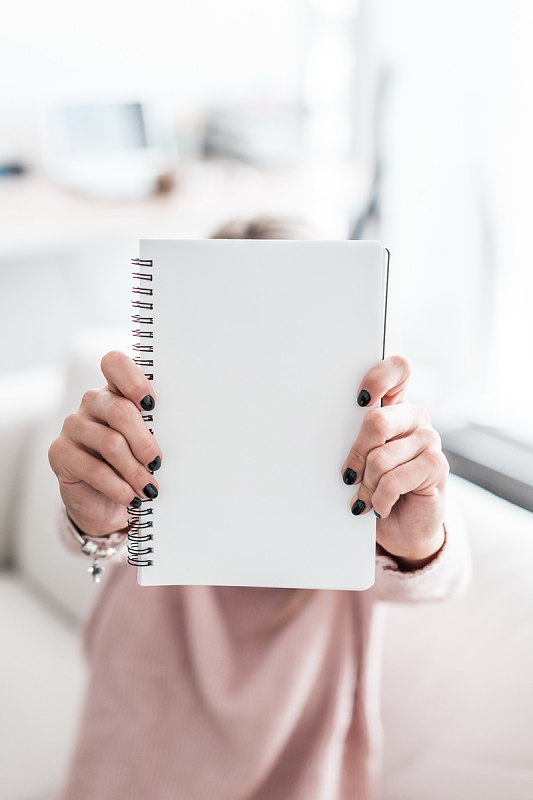 简单黑色款式美甲