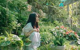 野外公园亚洲美女