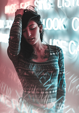摇滚纹身美女