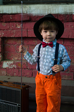 帅气混血小男孩