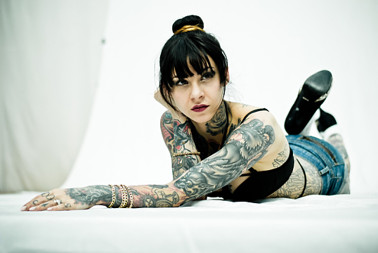 性感美女纹身秀