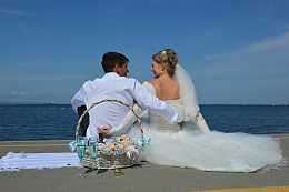 海边婚纱情侣背影