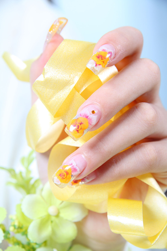 长指甲雕花美甲