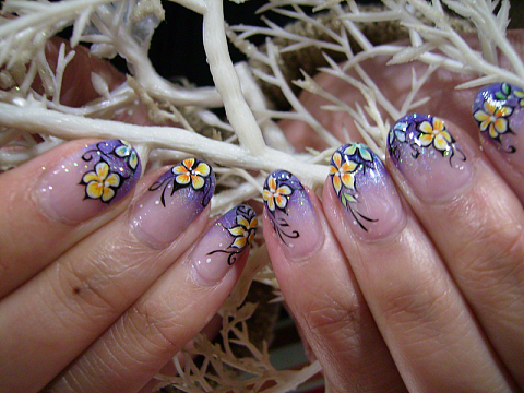 彩绘小花美甲