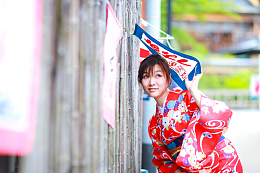 俏皮和服美女