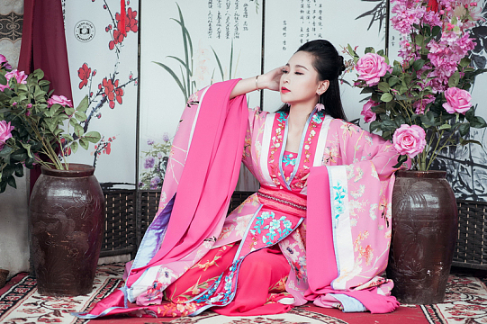 粉色汉服古装美女