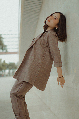 商务西装美女模特
