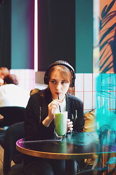 安静文艺下午茶美女