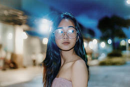 午夜现代美女
