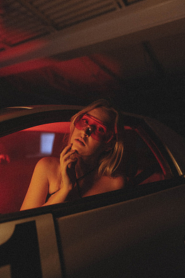 午夜美女车模性感