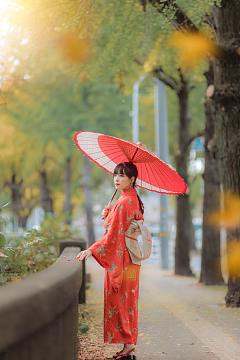 日本红色和服美女