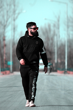 迎面而来的帅哥