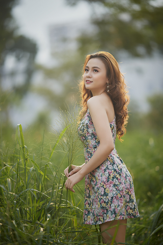 超短碎花连衣裙性感美女