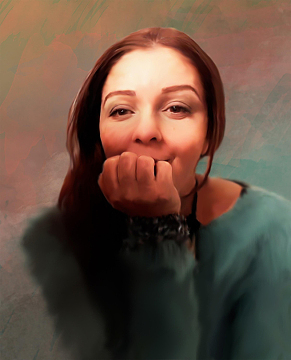 手撑着下巴的俄罗斯美女