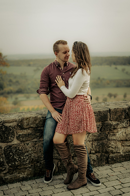 户外激情暧昧情侣写真