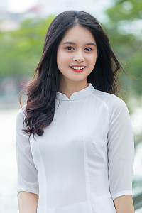 清纯白色奥黛少女美女