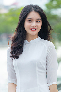 清纯白色奥黛少女美女