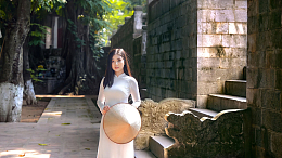 亚洲白色奥黛旗袍美女
