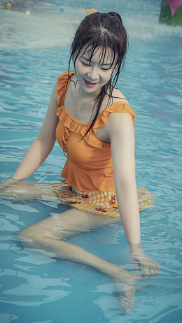 夏日游泳池性感美女