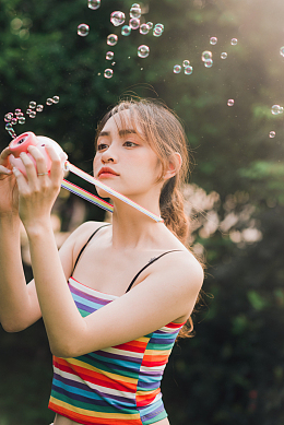 夏日户外甜美可人性感美女