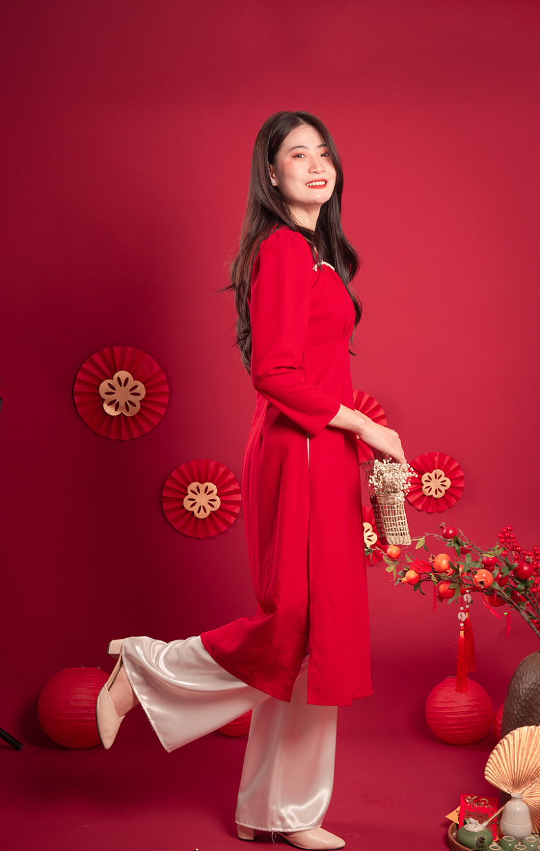 春节越南美女红色喜气写真