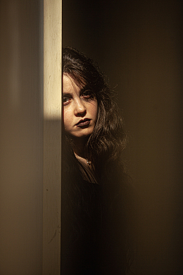 难掩忧伤伊朗美女