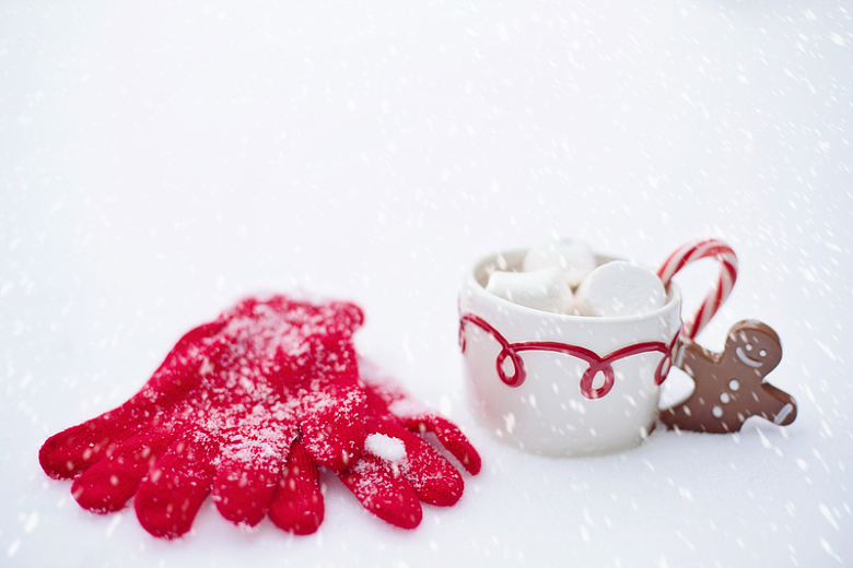 雪地红色手套