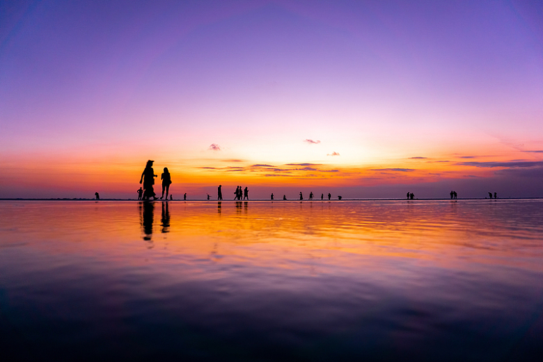 巴厘岛紫色黄昏美景