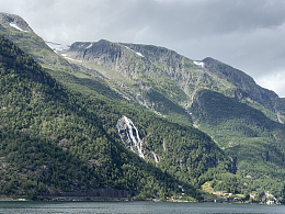 挪威峡湾山脉景观