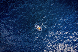 海上孤舟