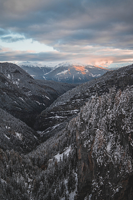 冬季巍峨雪山