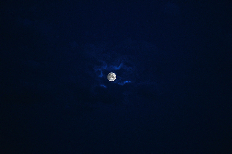 夜空中的月亮