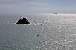 海中孤岛