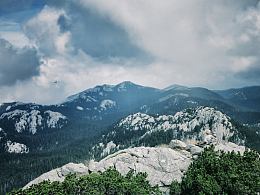 险峻山脉