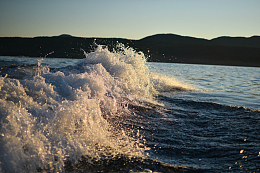 海浪翻滚