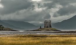 阴天郊外江河风景