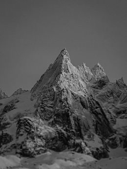 雪山黑白