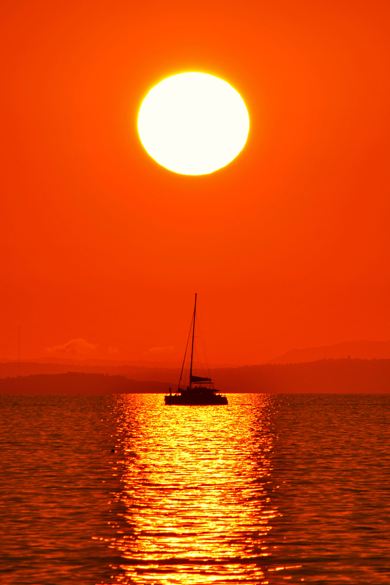黄昏海上夕阳红