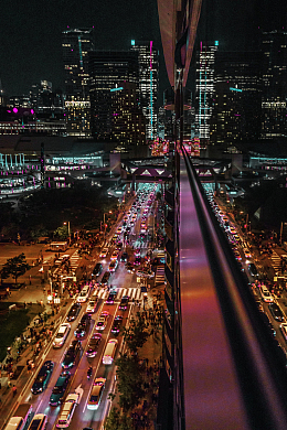 夜晚的城市街道